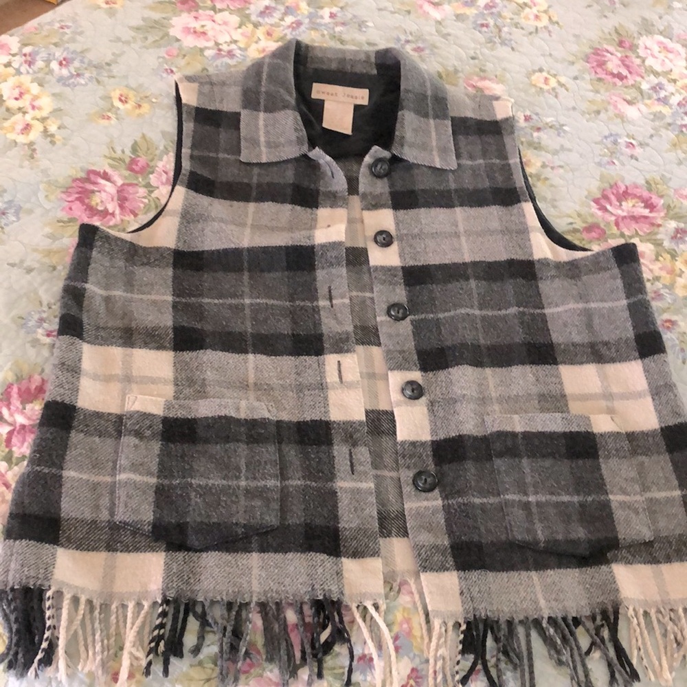 Sweet Jessie Women’s button vest with fringe size L